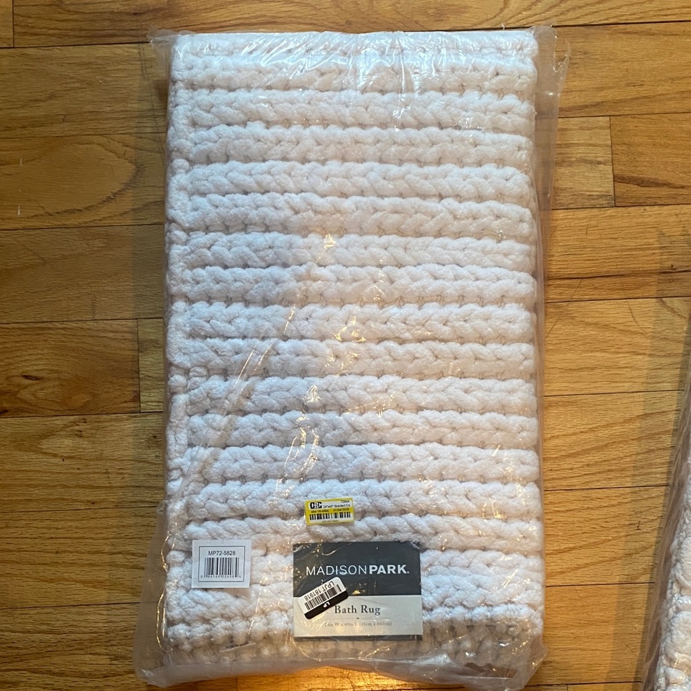 Madison Park white Textured Bath Rug